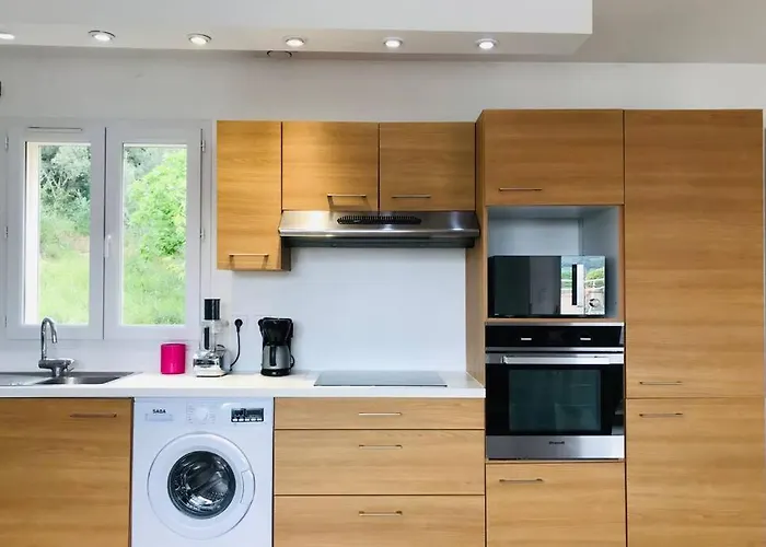 Bel Dans à La Campagne Proche D’ajaccio *