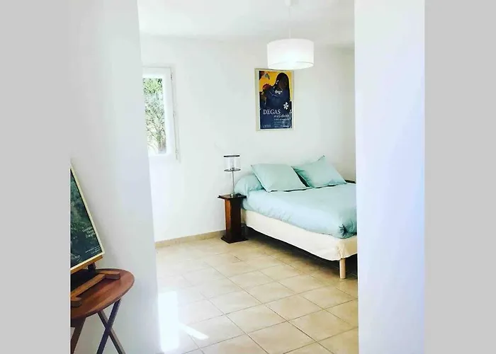 Bel Dans à La Campagne Proche D’ajaccio *