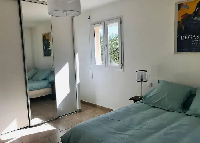 Bel Dans à La Campagne Proche D’ajaccio Poggi