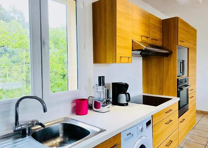 Bel Dans à La Campagne Proche D’ajaccio *